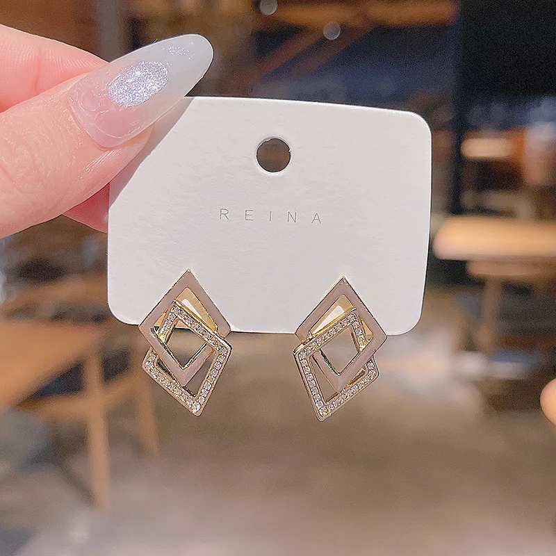 

Wholesale Hollow Rhombus Earrings Female Women Stud Dropshipping Gift