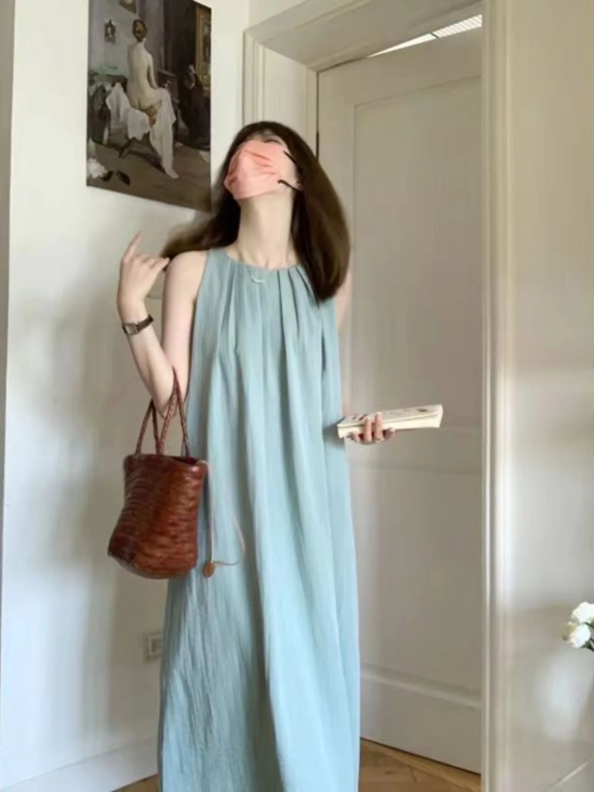 2024 New Gentle Sle Sleeveless Dress Women's Summer Wear Backless Design Sense Pleat Loose Show White Vest Long dress |