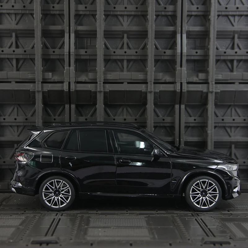 Фото 1:18 моделирование автомобиля из сплава BMW X5M, четырехдверные двери, передний капот и дверь багажника, можно открыть, богатые детали, тонко изготовлены №4