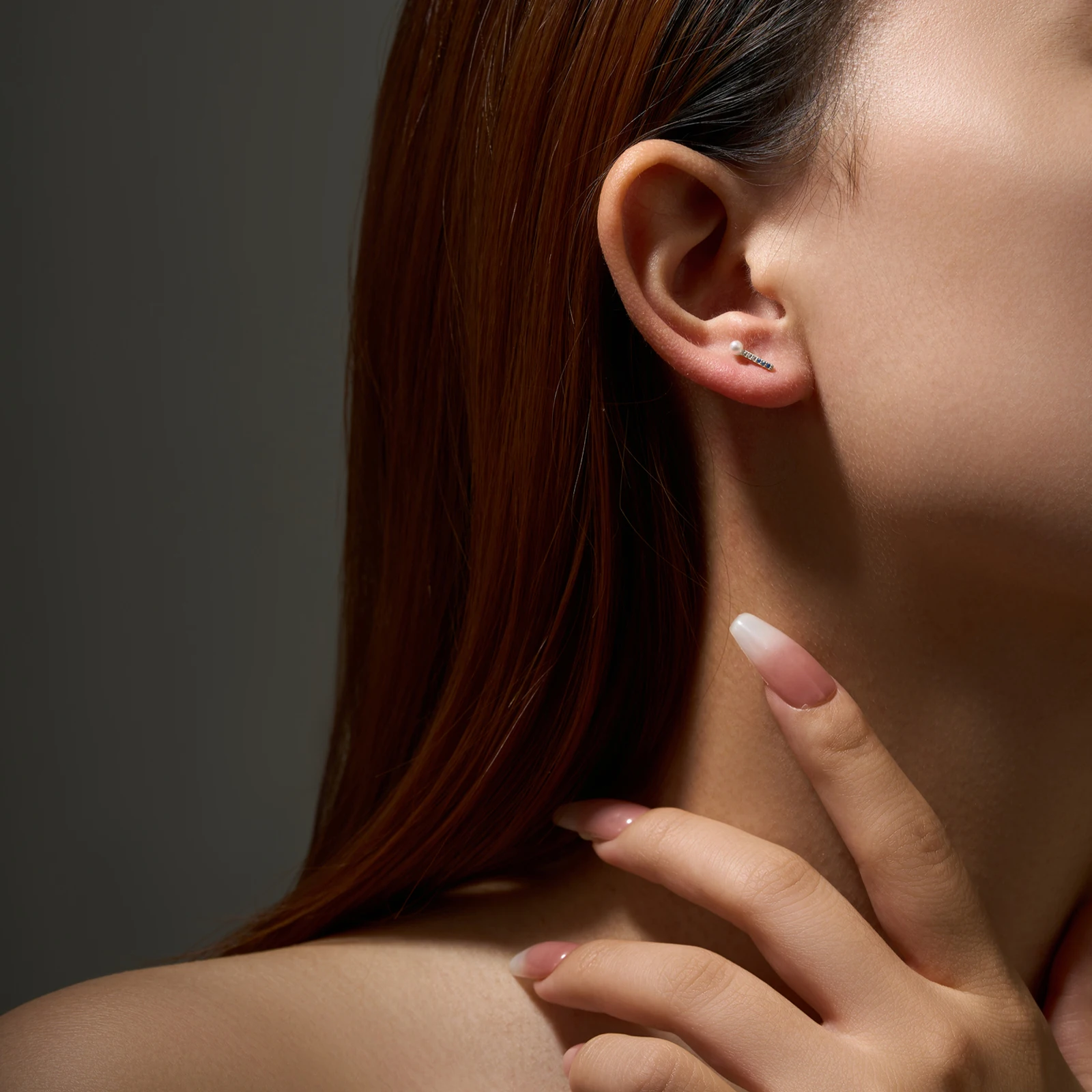 Серьги-гвоздики женские из серебра 925 пробы с фианитами