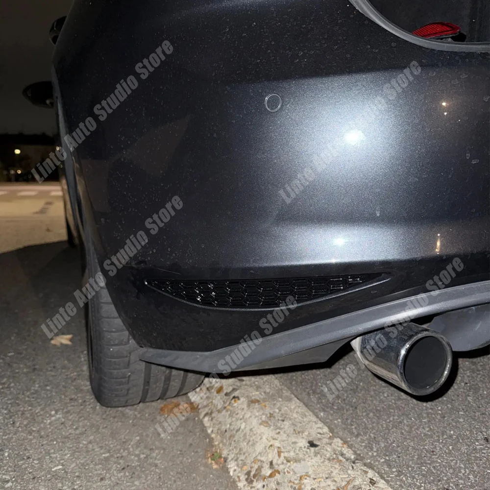 Фото Задний бампер с отражателями в стиле Honeycomb для VW Golf MK7 GTI GTD GTE TDI TSI TGI R R-line 2013-2016, глянцевый черный, запасные части №2
