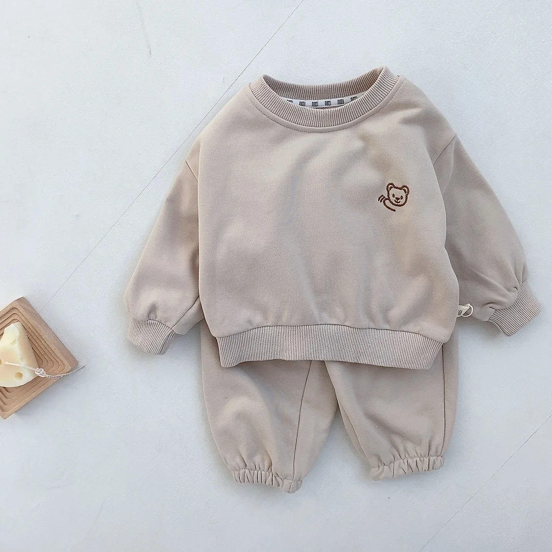 

Kid Autumn Loose Sports Set Boy Simple Pullover Sweatshirts Cute Bear Embroidery Tops And Casual Pants 2pc Comfortable Suit