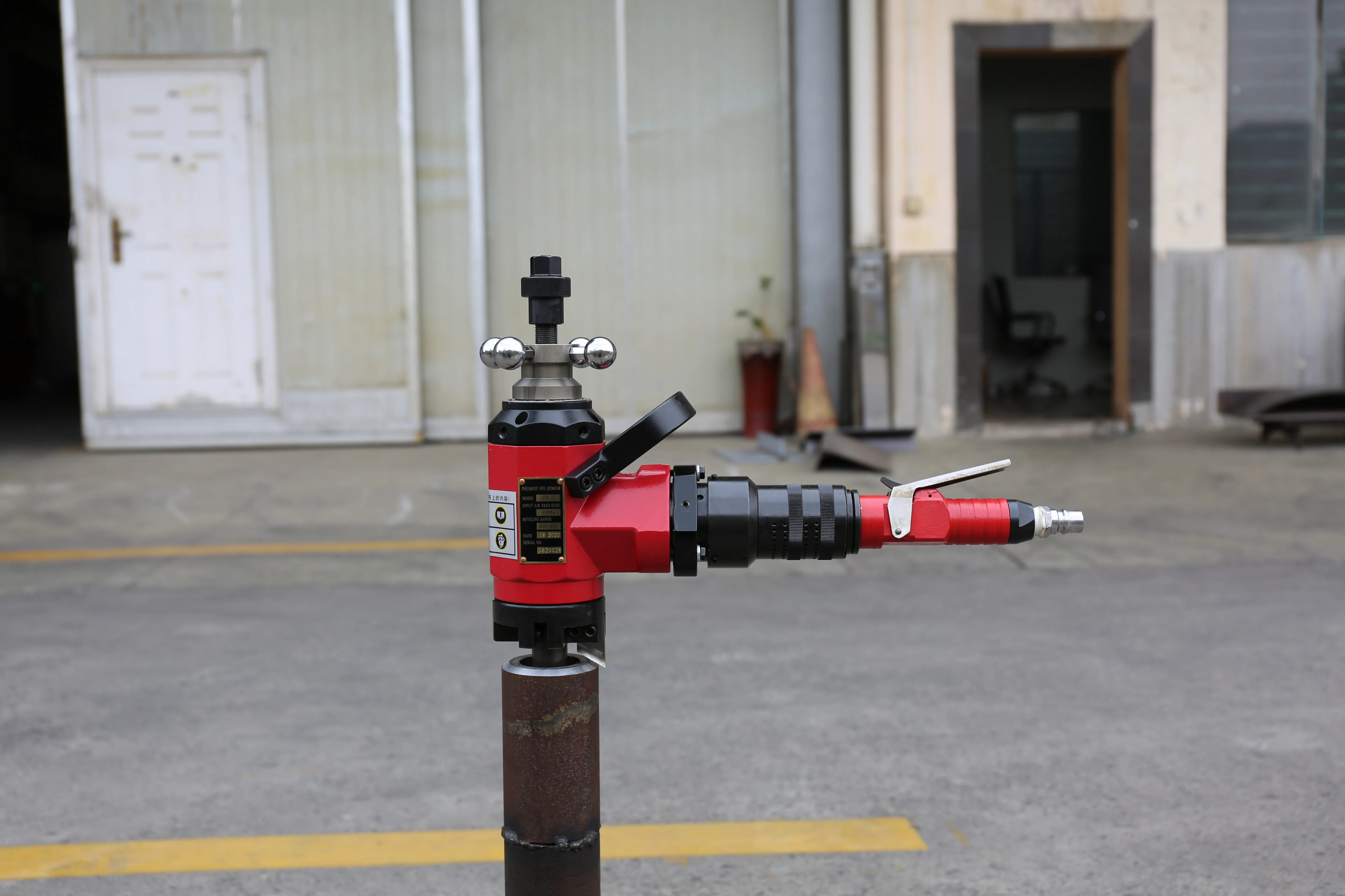 Высокопроизводительная машина для снятия фаски пневматических труб серии GPK