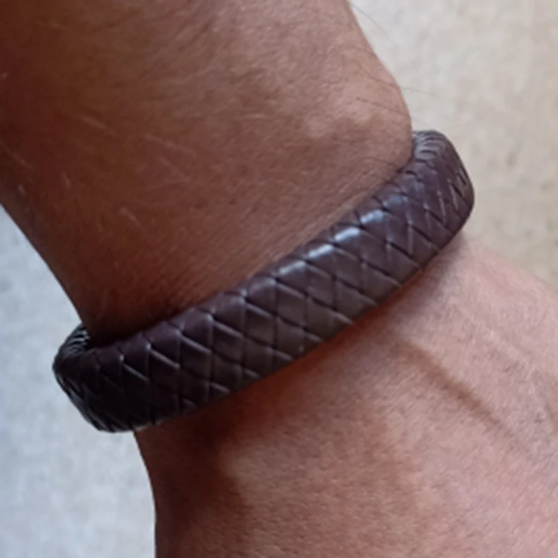 Мужской кожаный браслет с застежкой из нержавеющей стали |