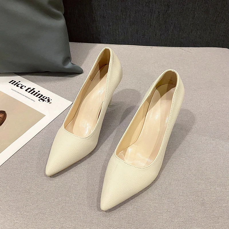 Новые осенние туфли на тонком каблуке женские без шнуровки высоком с заостренной