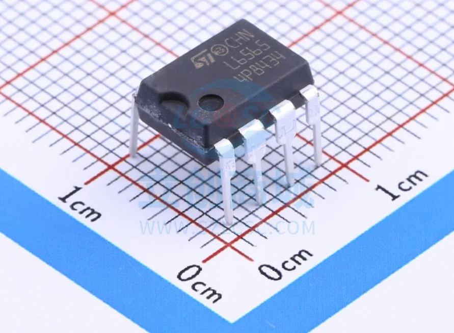 

L6565N Package DIP-8 AC-DC Controller and Voltage Regulator IC Chip