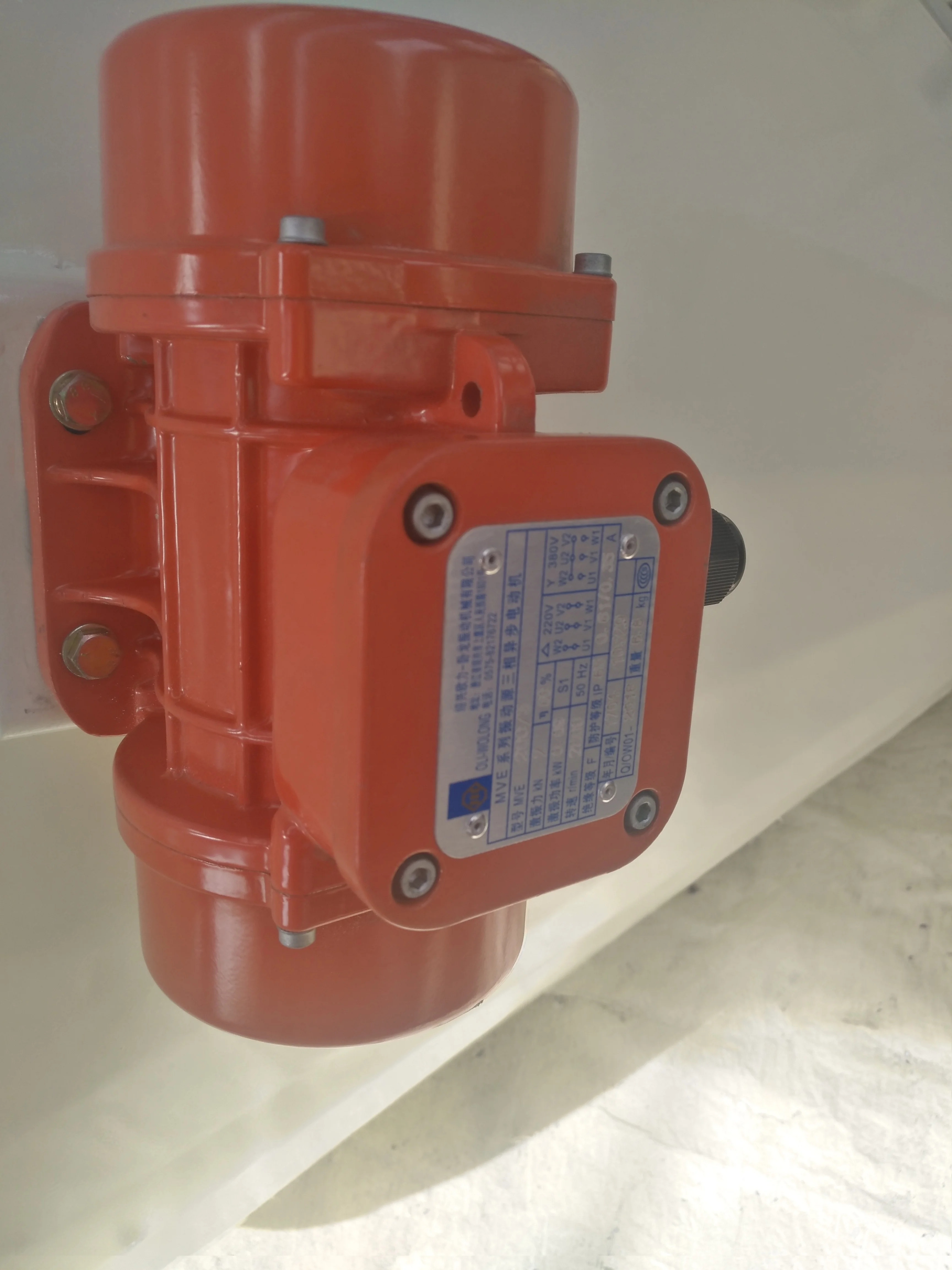 Продам электродвигатель вибратора бетона поверхности