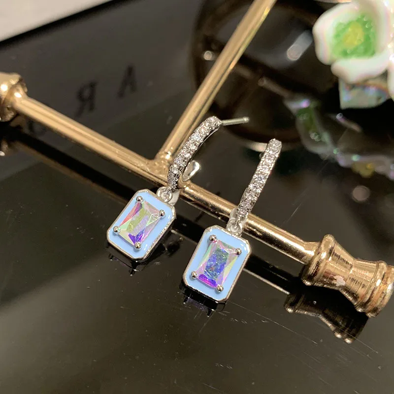 

Французская мода темпераментные синие серьги Аврора небольшие модные круглые Глянцевые Красочные супер сверкающие серьги с ручной инкрус...