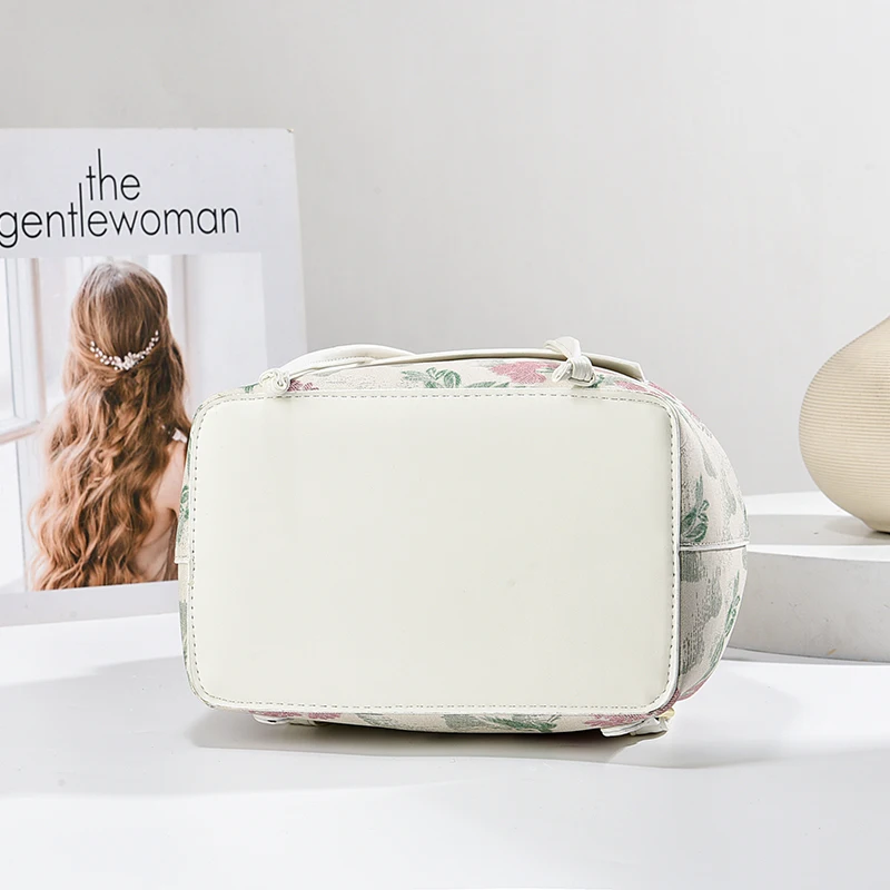 Маленький свежий и мягкий женский рюкзак с принтом Элегантный