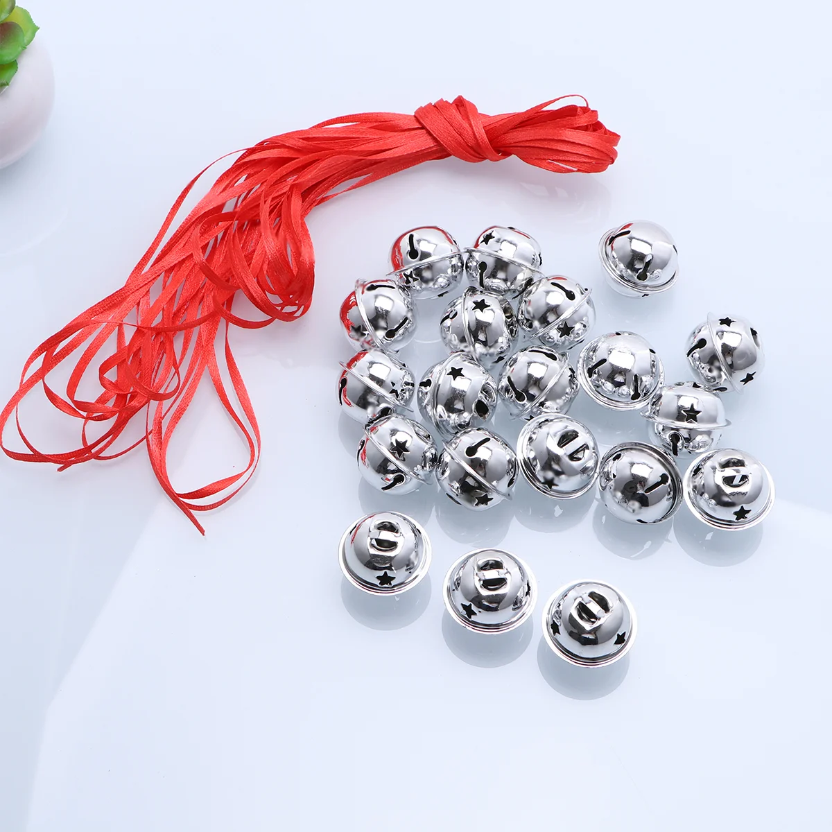 

21Pcs Five-point Star Christmas Bells Mini Creative Shiny Rattle Bells Small Christmas Jingle Bell (20pcs 3cm Silver