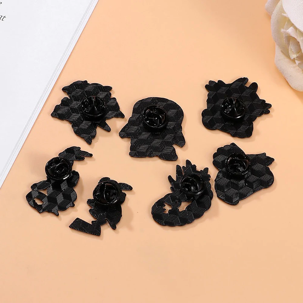 Брошь в виде покемона Пикачу