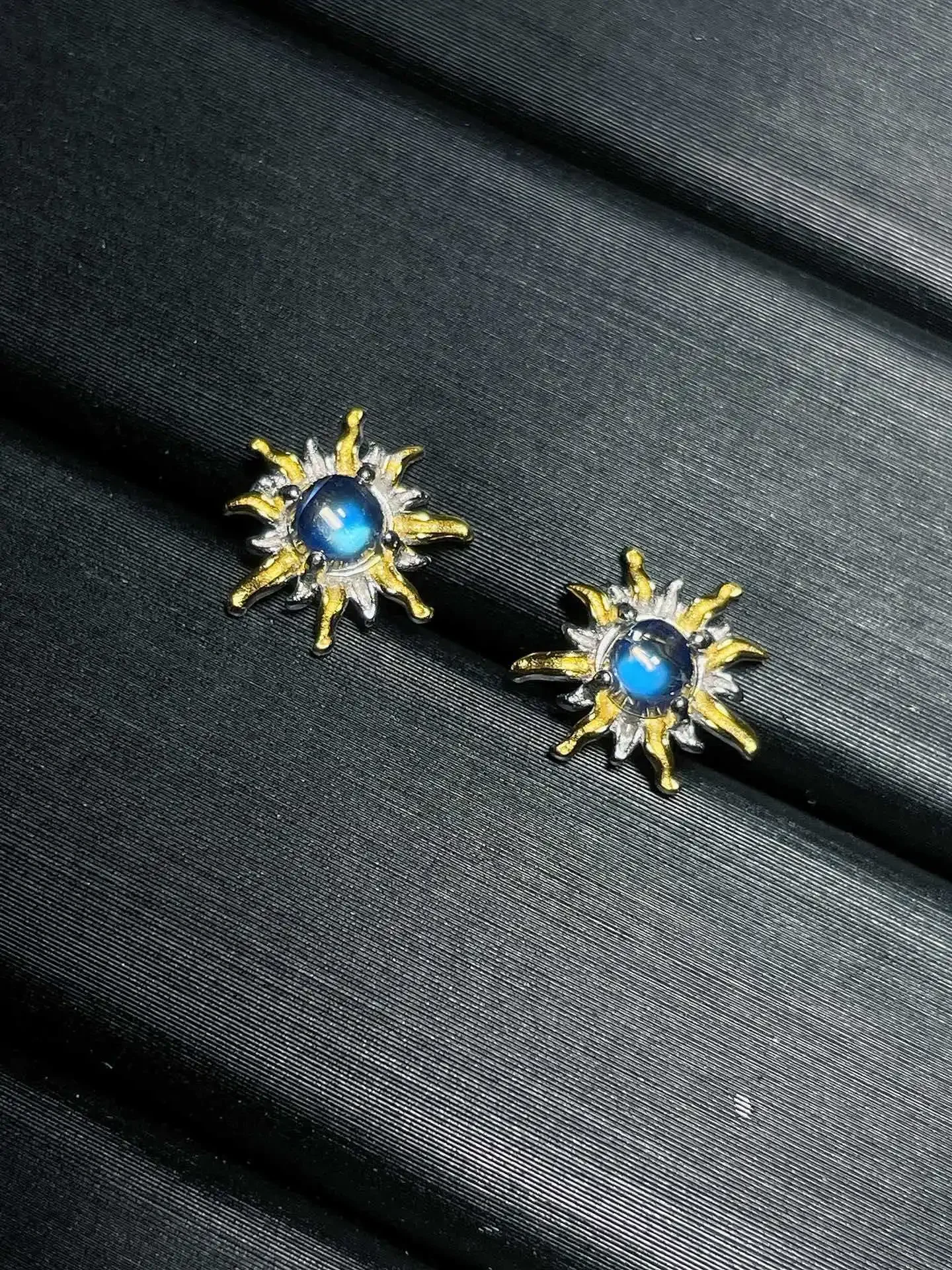 

2023 New Hot Selling S925 Sterling Silver Natural Indian Moonlight Stone Sunflower Earrings Without Optimized Main Stone