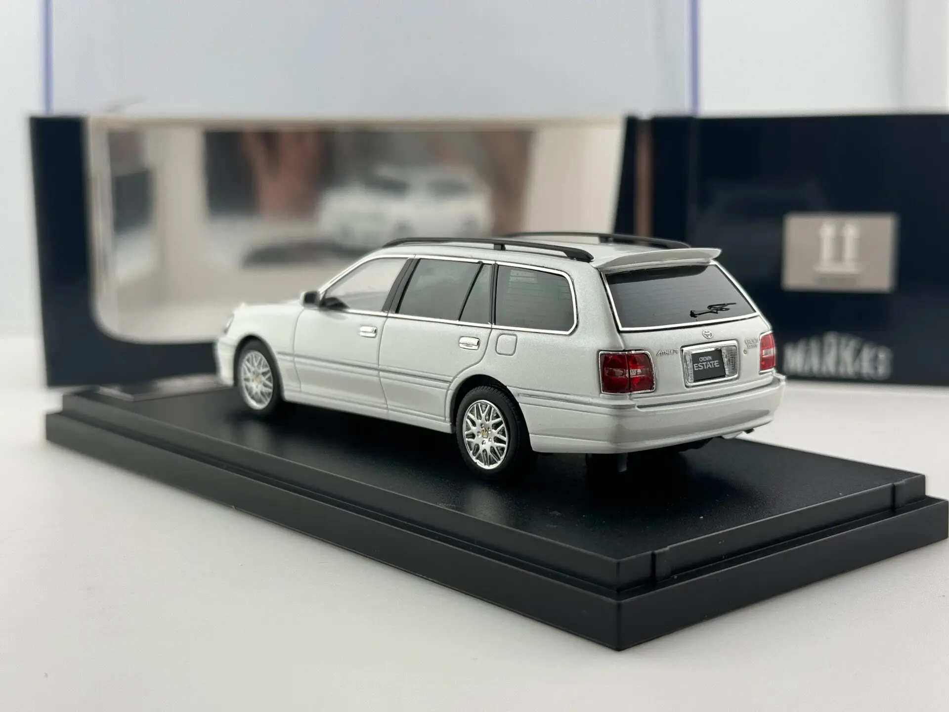 Модель автомобиля Toyota Crown Mark43 в масштабе 143 из смолы (art.: 3920dc83a7951) - 3920dc83a7951