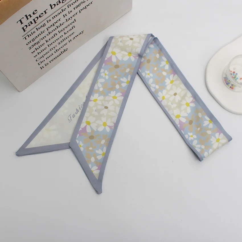 Шелковый атласный шарф с длинным бантом и цветочным принтом |