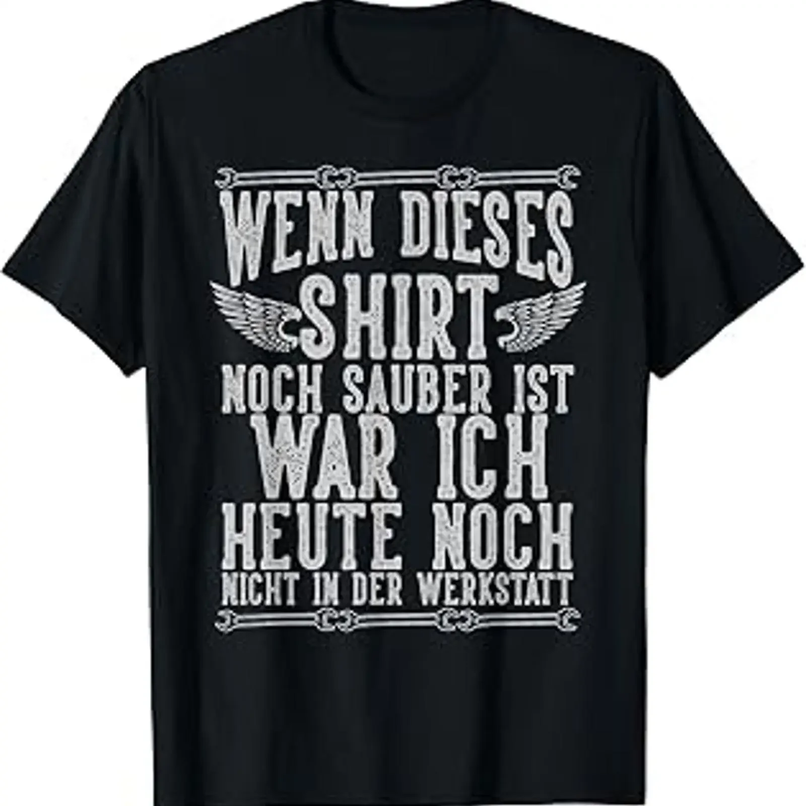 Фото Футболка с немецким текстом «Wenn Dieses Noch Sauber Ist» (если эта рабочая одежда ещё сохраняет чистоту), для автомехаников, чёрная, винтажная, с эффектом потертости, в стиле стритвир, удобная, с графическим принтом. №1