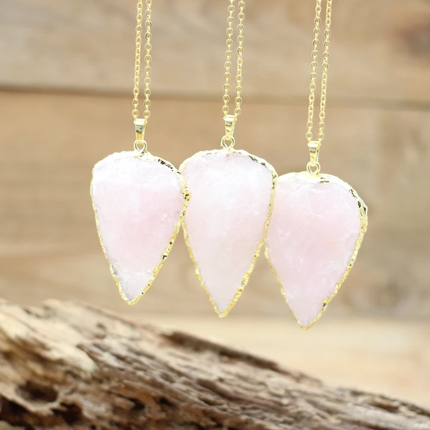 

Rough Rose Quartzs Arrow Pendants Healing Raw Pink Crystal Gold Electroplated Chains Necklaces Women Jewelry Wholesales,QC3274