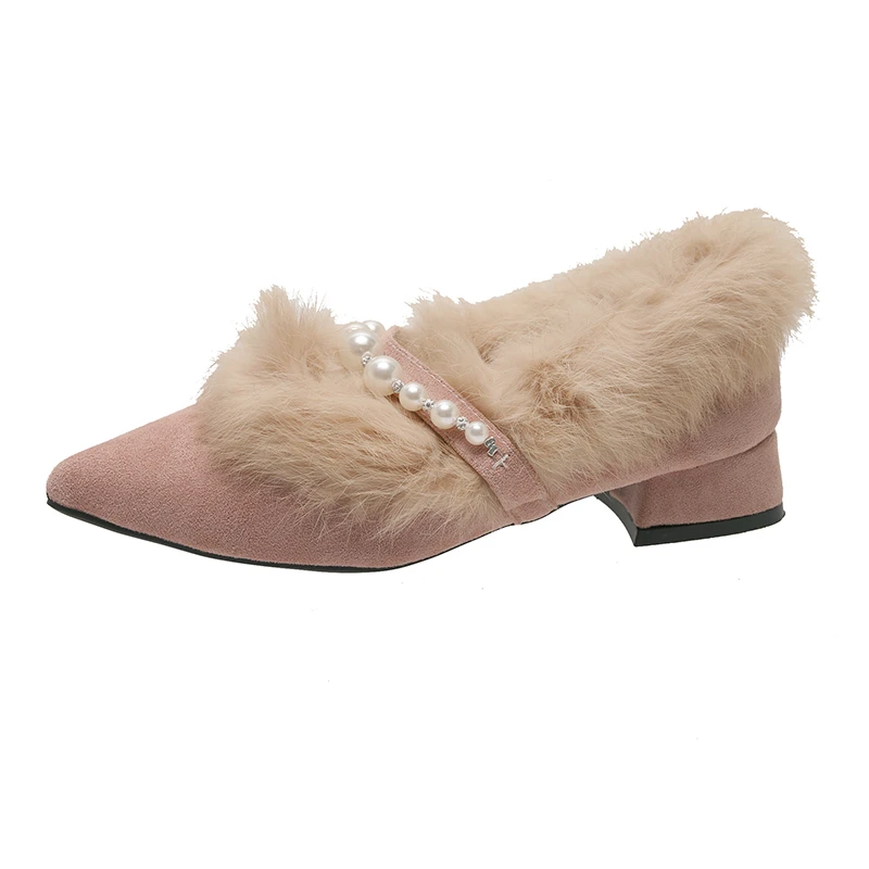 Женские туфли на среднем каблуке с острым носком и жемчугом украшенные бисером