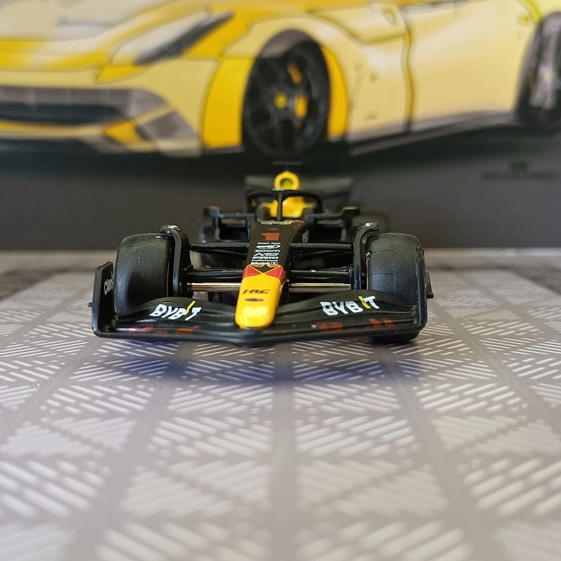 Фото Модель гоночного болида Red Bull RB19 из сплава, масштаб 1:43, статическая, коллекционная, для декора рабочего стола, подарок №5