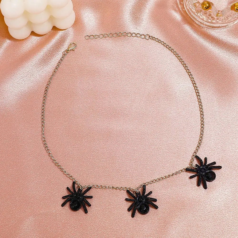 

Vintage Gothic Black Spider Necklace Exaggerated Punk Clavicle Necklace For Women Jewelry Necklaces & Pendants Colar N914