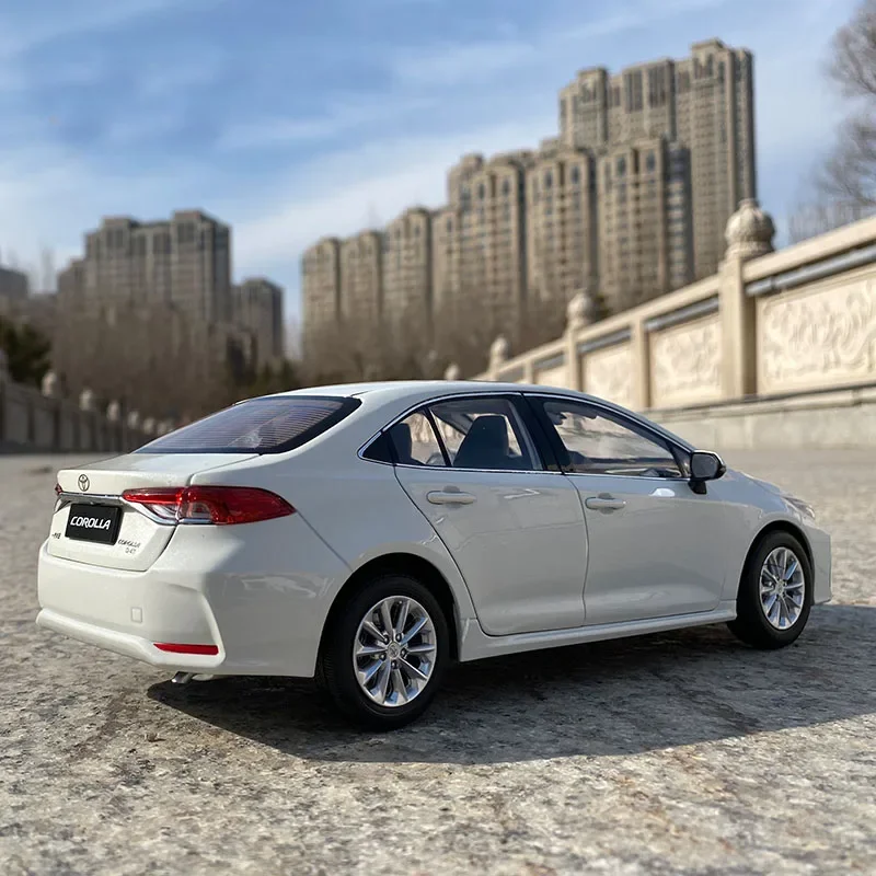 Модель автомобиля Toyota Corolla DIECAST в масштабе 1:18 из сплава