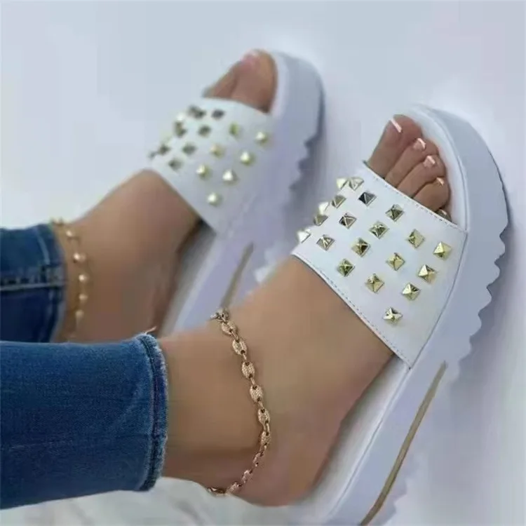 

2022 Hot New Summer Women Slippers Thick Riveted Slipper Gold Platform Fashion Slipperss Plus Size Women Shoes 43 Slippers Women