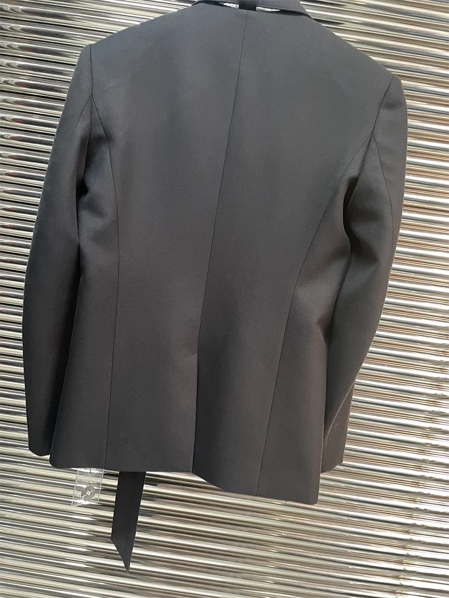 Новая яркая летняя куртка 2024 модная и элегантная официальная с поясом украшением