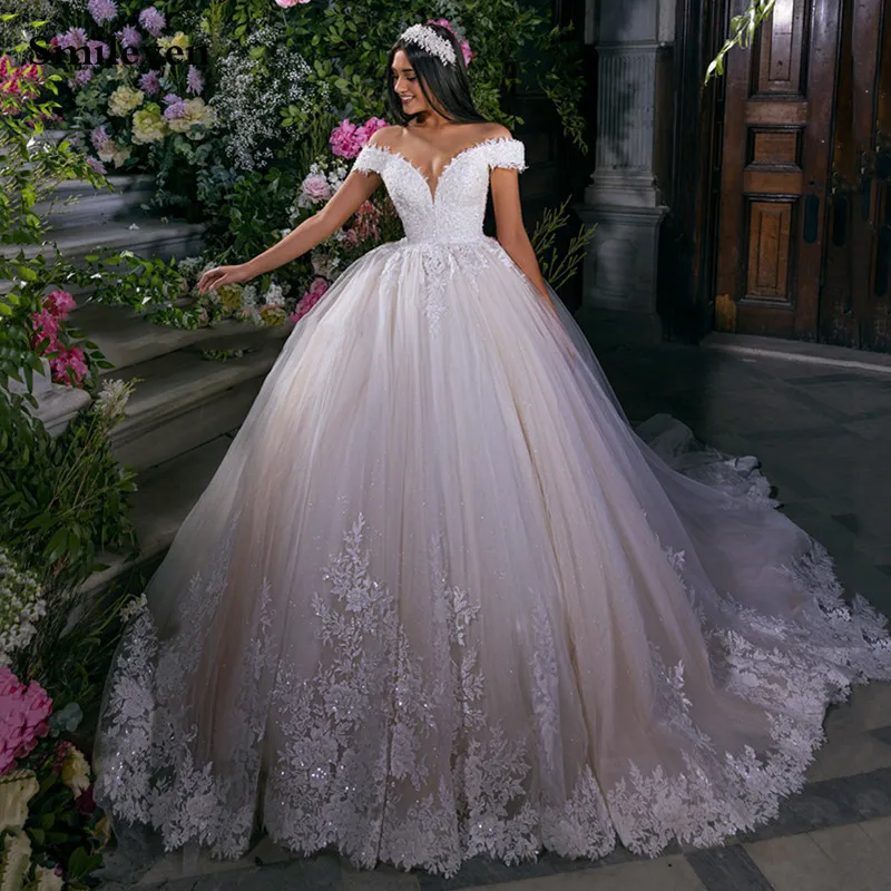 

Gorgeous Off Shoulder Beige Wedding Dresses Vintage Long Tulle Bridal Gowns Lace Applique Chapel Train Spring Vestido De Novia