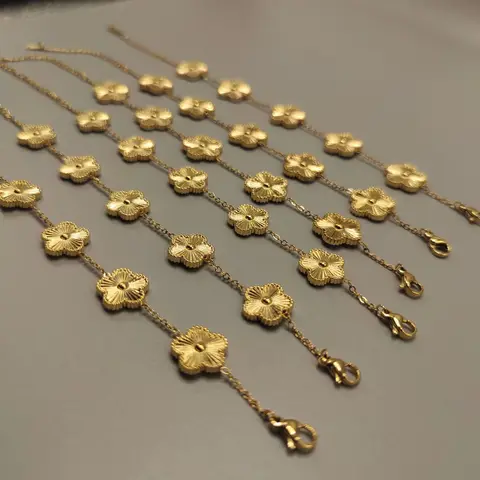 Metal Novo Planta de Bluming Blumled de aço inoxidável Planta de flor de cinco folhas Folhas Bracelete de flores 18k Acessórios femininos brilhantes de ouro