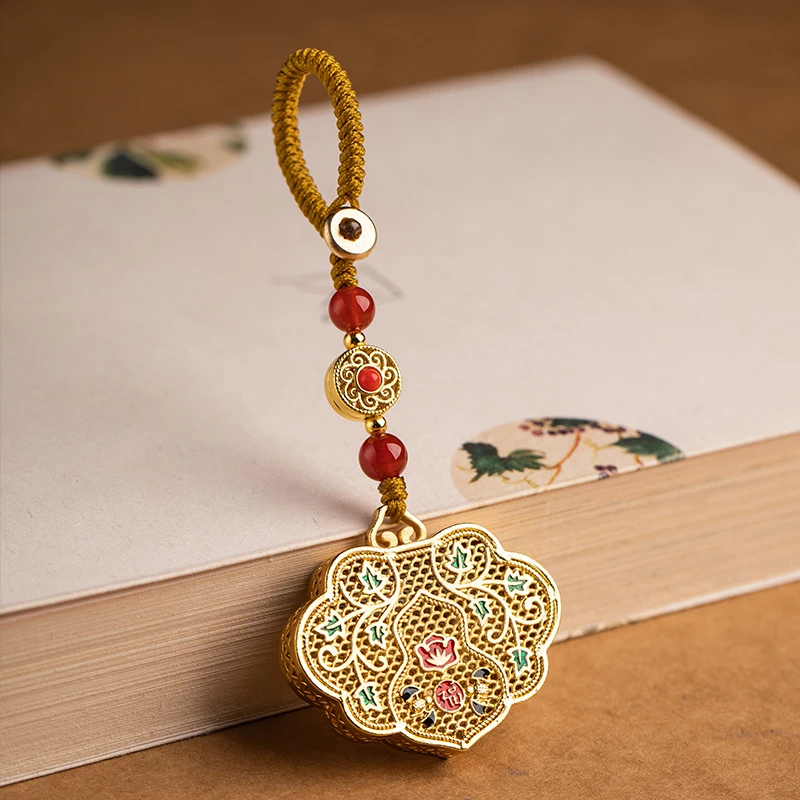 

Brass Pisces Safety Chain Keychain Remaining Over The Years Enamel Colored Ruyi Lock Hollow Out Retro Style Pendant