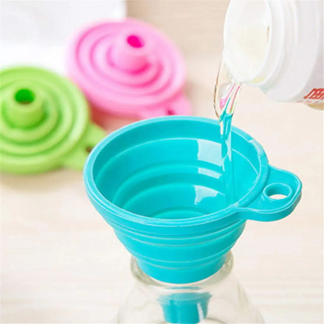 

Food Grade Silicone Folding Funnel Retractable Household Liquid Dispensing Mini Funnel Kitchen Gadgets for Liquid Transfer