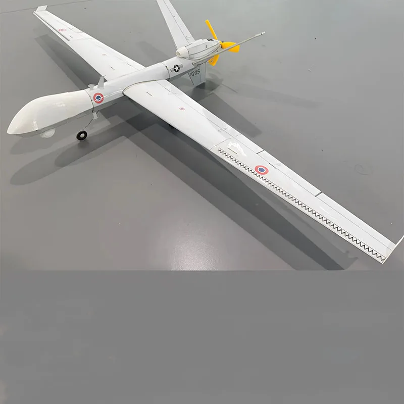 Миниатюрная модель самолета с дистанционным управлением для использования в