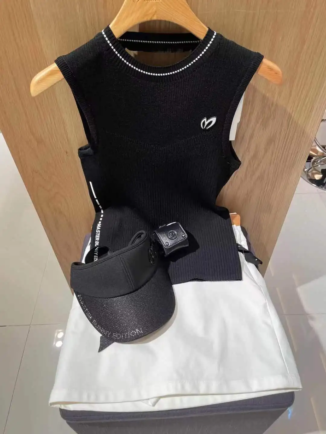 

2022 South Korean Women's Sleeveless T-shirt Outdoor Casual All-match Knitted Vest Fashion Slim Golf Clothing Vest Sweater
