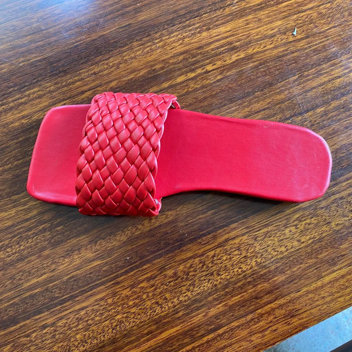 

Новинка 2023, стильная женская обувь, повседневные женские плетеные сланцы, модные женские летние тапочки, Простые сандалии на плоской подошве для девочек