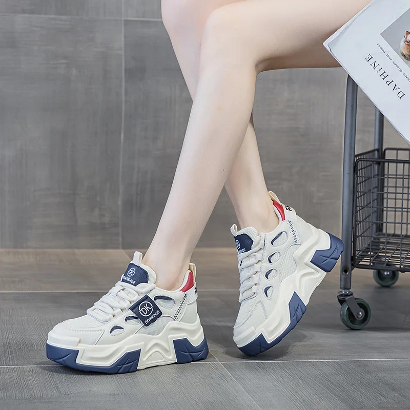 Женские сетчатые кроссовки удобные ботильоны на плоской подошве массивные белые