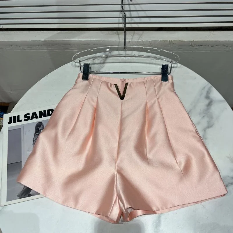 2023 Summer New Arrivals Metal V Letter Casual Wide Leg Shorts Women