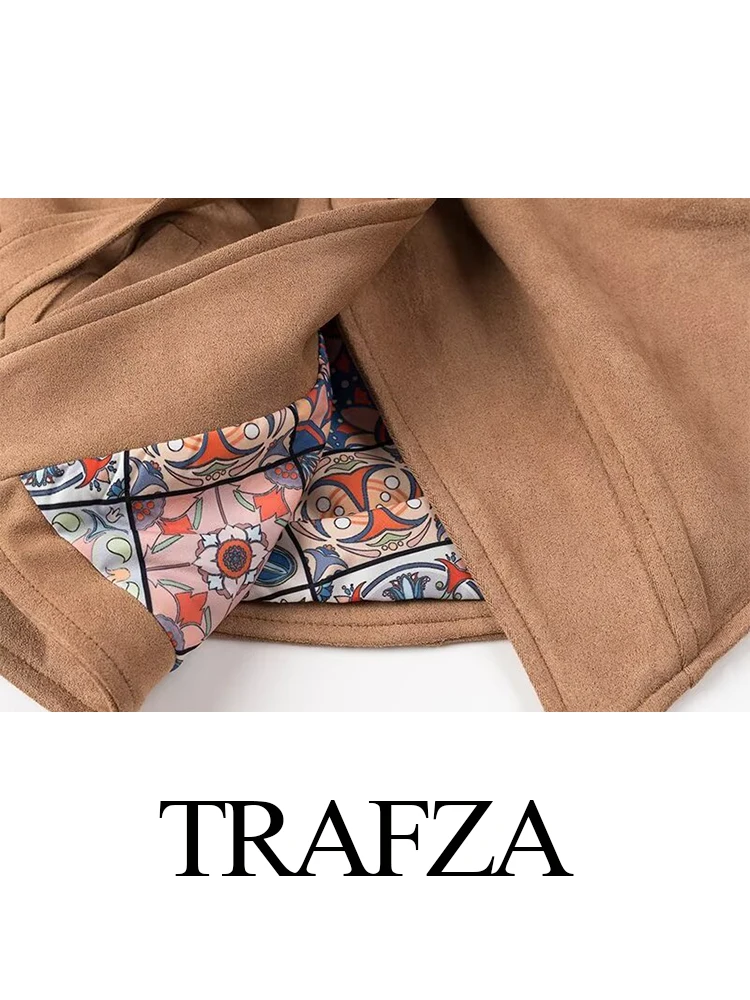 Женская замшевая куртка с карманами и поясом на осень зиму