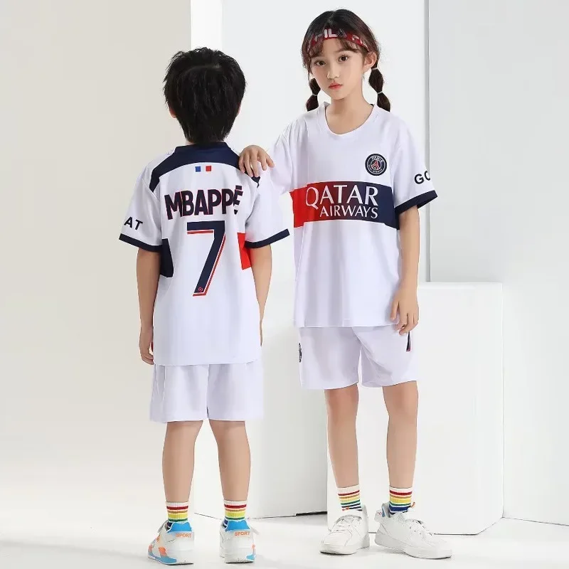 Рисунок 6 - Комплект спортивной одежды для мальчиков и девочек