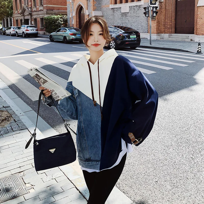 Рисунок 4 - Женский джинсовый свитер с капюшоном