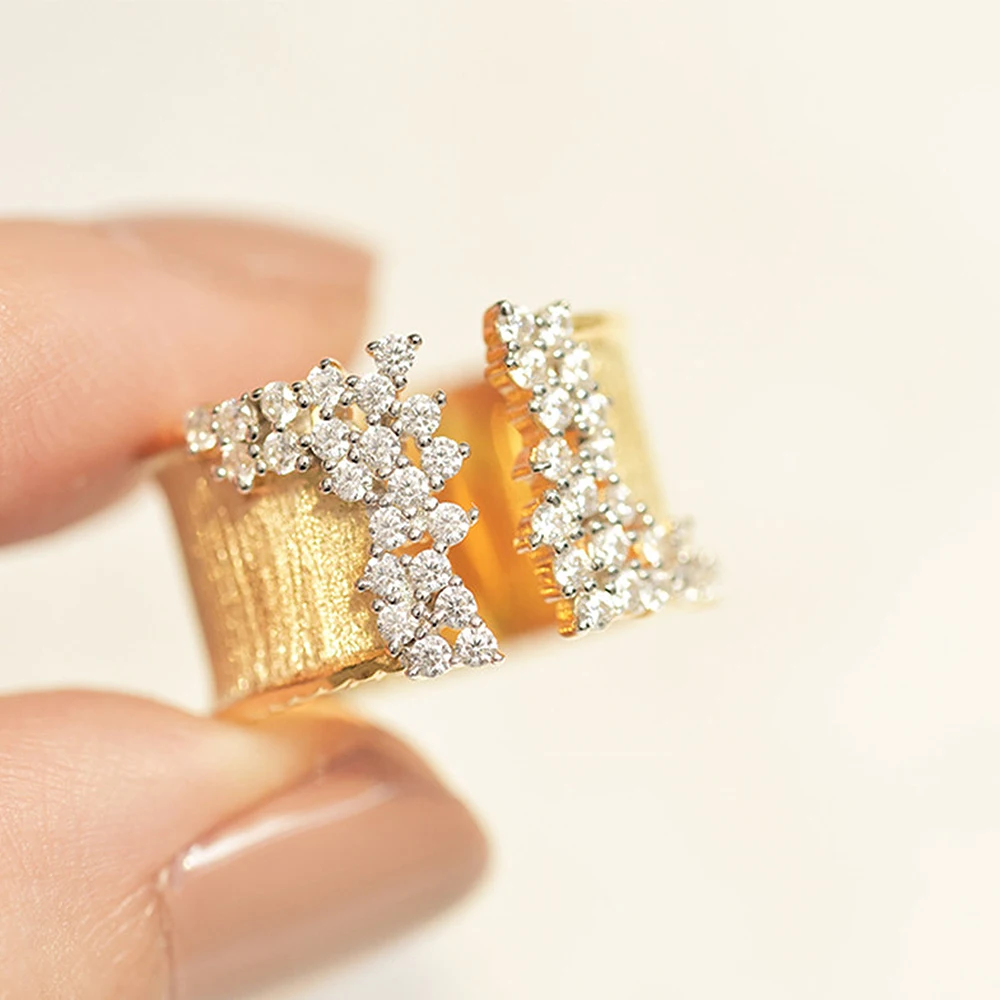 

Huitan 2022 New Fashion Women's Finger Ring with CZ Stone Wiredrawing Effect Gold Color Wide Rings Luxury Female Jewelry Party