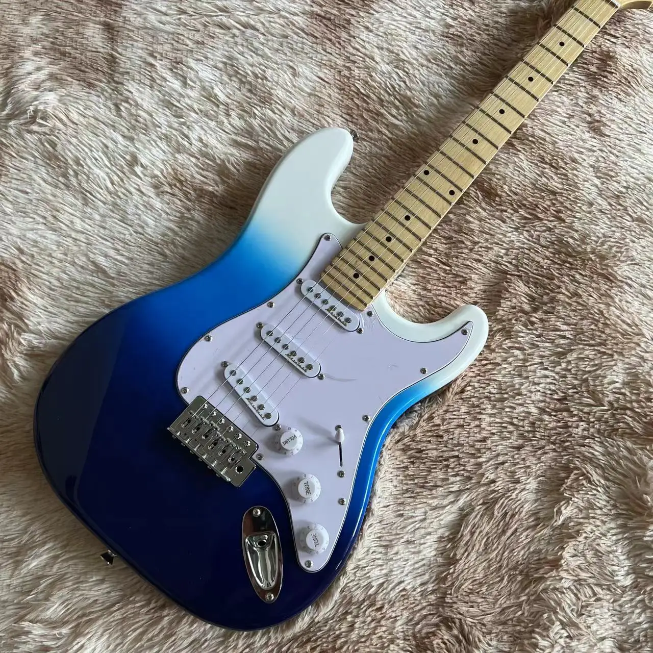 

Electric Guitar Blue color St guitar Maple fingerboard
