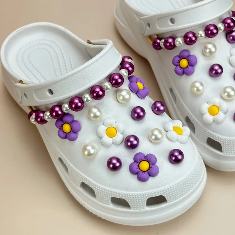 

Hot Sale Sweet Cute Girly Croc Charms Designer Elegant Vintage Pearl Chain Shoe Jewelry All-match Flower Shoe Charms for Croc