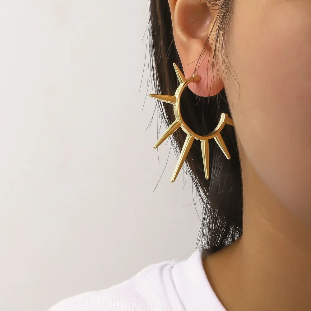 

New Punk Personality Dark Thorn Earrings Fashion Cool Spike Conical Geometry Ear Pendants for Men Women Hip Hop Unisex Jewelry