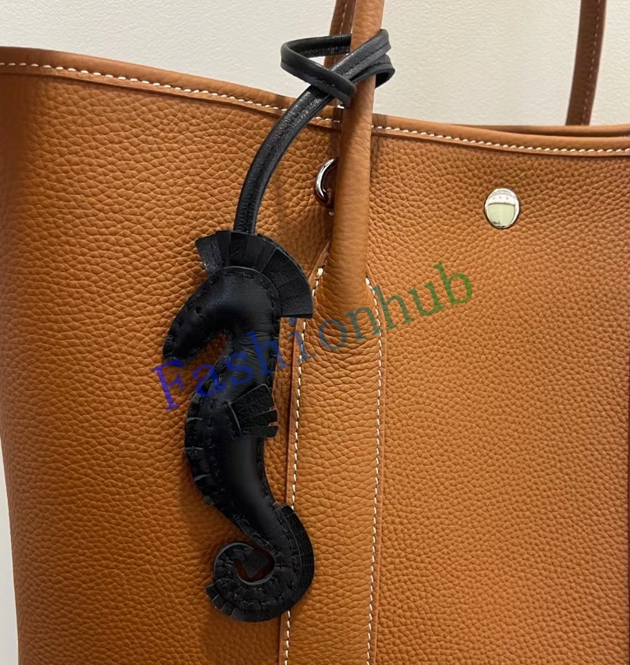 Красивое кожаное украшение в виде капли морского конька подвесное стиле