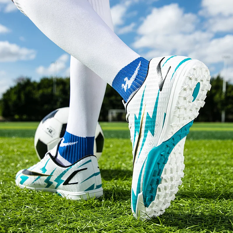 

Soccer shoes Men's style training shoes summer breathable student outdoor sports soccer shoes broken cleats women