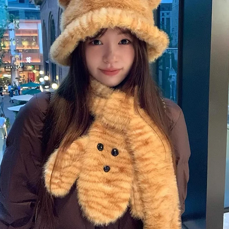 Женская рыбацкая шапка с медвежьими ушками плюшевая теплая тигровым принтом в