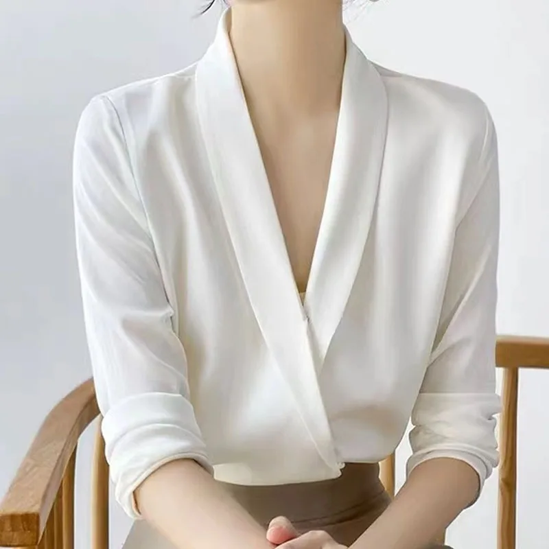 

Блузка женская шифоновая с V-образным вырезом и длинным рукавом