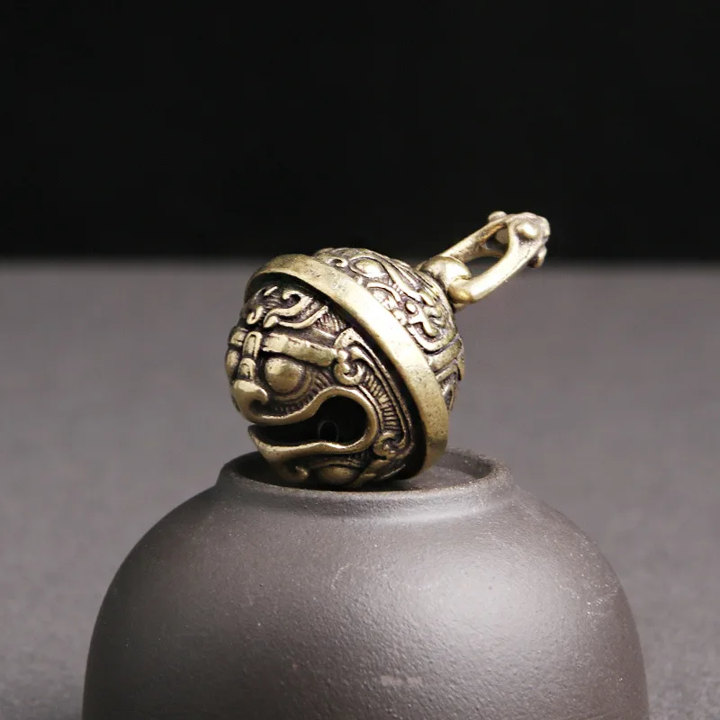 Подвеска в античном стиле с клеточным рисунком