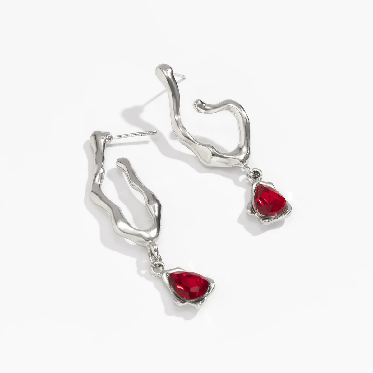 

Gothic Irregular Earrings Dangle Asymmetry Vintage Red Crystals Unusual Luxury Pendant Women Goth Jewelry Wholesale Party Gifts