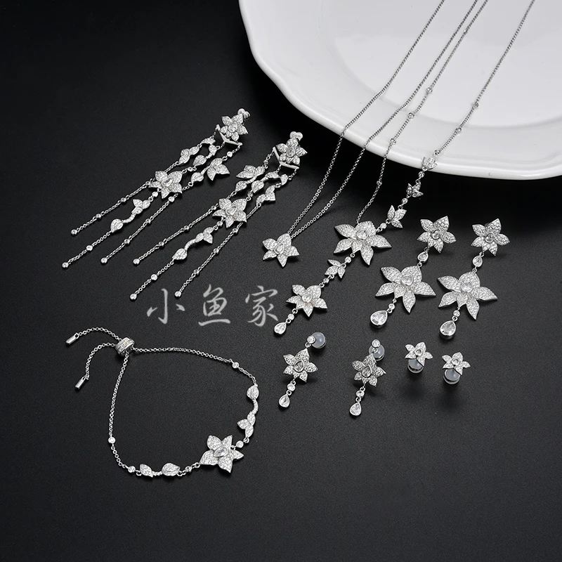 

Женские серьги-кисточки из серебра 925 пробы с цирконом