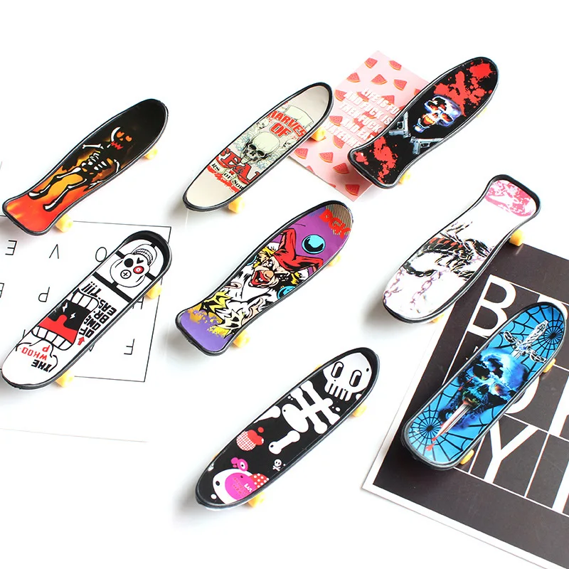 

Cute Party Plastic Mini Skate Finger Skateboarding Fingerboard Novelty Gag Toys For Boys Children Skateboard Finger Board Gifts